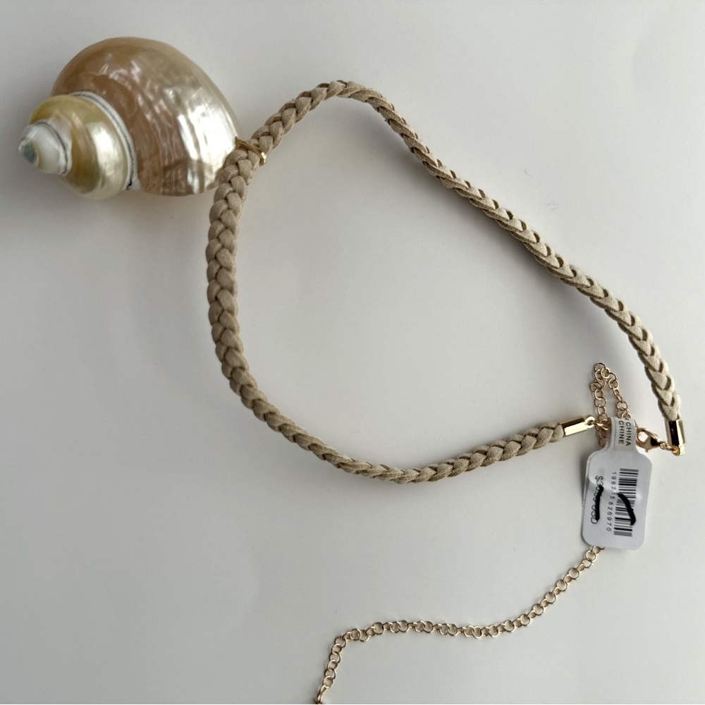 FREE PEOPLE x SERAFINA, SARA - Shell Choker in Neutral Ivory - Picture 8 of 11